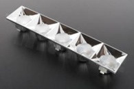 Reflektor do diod LED high power; kąt rozsyłu: 48 stopni FWHM; ilość diod: 5; rozmiar: 150x30mm; wysokość: 21.15mm; rodzaj materiału: PC; sposób mocowania: śruby