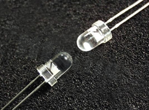 Dioda LED 5mm; czerwona 618-630nm; ultrajasna 12000-23500 mCd; selekcja CA0B0AA1; water clear; 15 stopni; bez stoperów