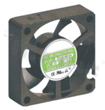 Wentylator; DC; 0.14m3/min; 0.18A; 3.5-5.5VDC; 0.90W; 6000RPM; 26dBA; 28 AWG; plastik; -10+70 st.C; 10g; 35x35x10mm