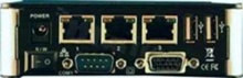 Bezwentylatorowy komputer wbudowany; procesor Vortex86MX+ 933 MHz; RAM 1 GB; 3x LAN; 4x USB; 1x RS-232; 1x SATA 2.5"; VGA; obsługa kart SD; funkcja auto power on