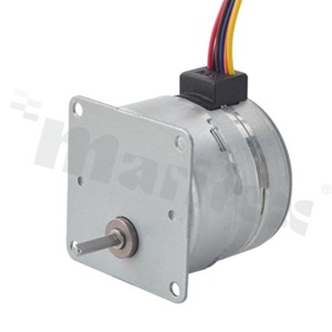 Silnik; krokowy PM; 4 fazy; kąt kroku 7.5 st.; trzymający moment obrotowy 0.98Nm; 24VDC; 70ohm; 54mH; 6 przewodów; 44x44x38mm