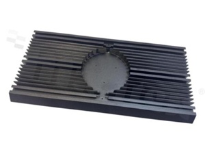 Radiator aluminiowy; wersja sandblasted + anoda; kolor czarny; waga 1.kg, miejsce na wentylator; wymiary: 312x160mm