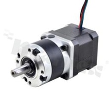 Silnik; krokowy z przekładnią; dwubiegunowy; kąt kroku 1.8 st.; maksymalny dopuszczalny moment obrotowy 9Nm ; 1.58A; 1.65ohm; 3.2mH; 90%; 4 przewody; 42x42x39mm