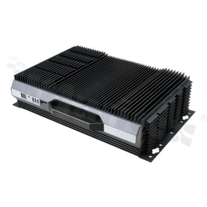 Bezwentylatorowy komputer przemysłowy; procesor IntelCeleron J1900 lub Intel Atom E3845; wyjmowalny HDD; możliwość rozszerzenia o dodatkowe porty I/O; VGA; 2x LAN; 12-bit GPIO; SMBus; SIM slot; 2xCOM; 2x PS/2; 5x USB; 1x mSATA; 1x DoE; zasilanie 12-26V