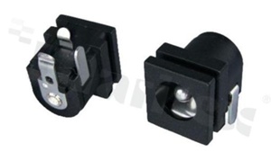 Gniazdo mocy do PCB; męskie; kątowe; średnica kołka 2.95mm; średnica otworu 7.3mm; montaż: THT; 5A