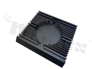 Radiator aluminiowy; wersja sandblasted + anoda; kolor czarny; waga 0.5kg, miejsce na wentylator; wymiary: 156x160mm