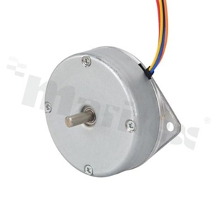 Silnik; krokowy, naleśnikowy; dwubiegunowy; kąt kroku 1.8 st.; trzymający moment obrotowy 0.09Nm; 1A; 2.8ohm; 2.4mH; 4 przewody; fi46x16mm