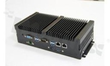 Bezwentylatorowy komputer przemysłowy; IntelCeleron 3955U 2.0 GHz; RAM 4 GB; 1x HDMI; 1x VGA; 6x USB; 6xCOM; 2x LAN; 1x PS/2; Audio; temp. pracy: od -20+70C; zasilacz