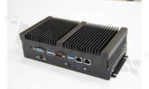 Bezwentylatorowy komputer przemysłowy; IntelCeleron 3955U 2.0 GHz; RAM 4 GB; 1x HDMI; 1x VGA; 6x USB; 6xCOM; 2x LAN; 1x PS/2; Audio; temp. pracy: od -20+70C; zasilacz