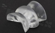 Soczewka do diod LED high power; kąt rozsyłu: Owalny 100 x 23 stopni FWHM; ilość diod: 1; rozmiar: 34x33mm; wysokość: 16.5mm; rodzaj materiału: PMMA; sposób mocowania: klej; kołek