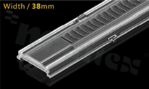Soczewka do diod LED mid power; kąt rozsyłu: 90 stopni FWHM; ilość diod: optyka liniowa; rozmiar: 1176x38mm; wysokość: 8mm; rodzaj materiału: PC; sposób mocowania: klipsy