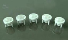 Soczewka do diod LED high power; kąt rozsyłu: owalny 25 x 45 stopni FWHM; ilość diod: 1; rozmiar: okrąg 24.7mm; wysokość: 20.3mm; rodzaj materiału: PMMA; sposób mocowania: klej