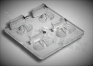 Soczewka do diod LED high power; kąt rozsyłu: owalny 70 x 160 stopni FWHM; ilość diod: 4; rozmiar: 50x50mm; wysokość: 8.99mm; rodzaj materiału: PMMA; sposób mocowania: śruby
